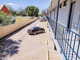 Sandors Motor Inn