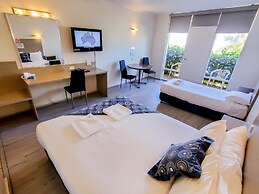 Sandors Motor Inn
