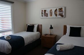 Waves Motel and Apartments