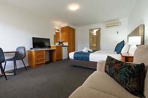 Waves Motel and Apartments