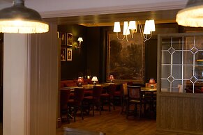 The White Horse - A Heartwood Inn