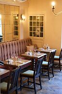 The White Horse - A Heartwood Inn