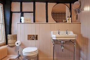 The White Horse - A Heartwood Inn