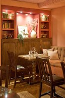 The White Horse - A Heartwood Inn