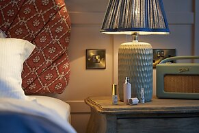 The White Horse - A Heartwood Inn