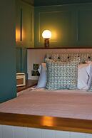 The White Horse - A Heartwood Inn