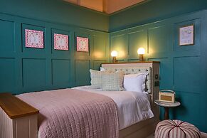 The White Horse - A Heartwood Inn