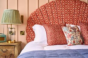 The White Horse - A Heartwood Inn