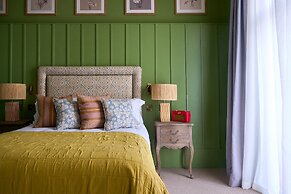 The White Horse - A Heartwood Inn