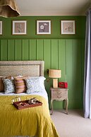 The White Horse - A Heartwood Inn