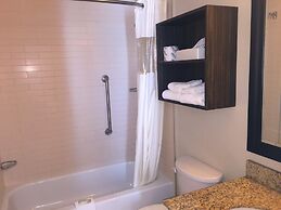 Quality Inn & Suites P.E. Trudeau Airport