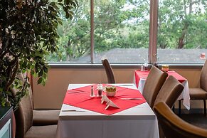 Twin Towers Inn