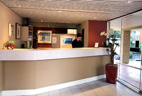 Twin Towers Inn