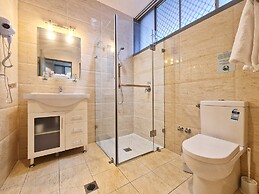 Twin Towers Inn