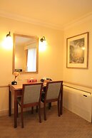 Twin Towers Inn