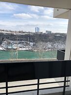 Travelodge by Wyndham Niagara Falls Fallsview