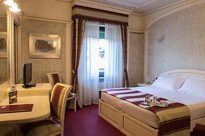 Colomba D'Oro Hotel