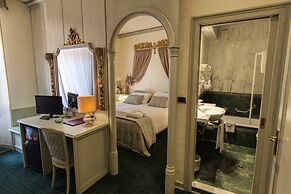 Colomba D'Oro Hotel
