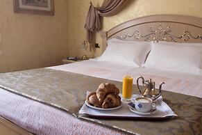 Colomba D'Oro Hotel
