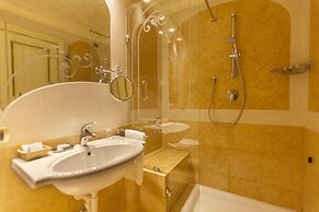 Colomba D'Oro Hotel