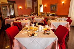 Colomba D'Oro Hotel