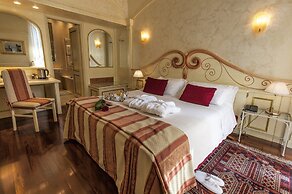 Colomba D'Oro Hotel