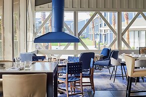 DoubleTree by Hilton Hotel Berkeley Marina