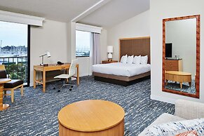 DoubleTree by Hilton Hotel Berkeley Marina