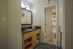 DoubleTree by Hilton Hotel Berkeley Marina