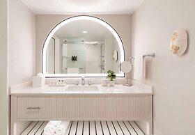 The Singer Oceanfront Resort, Curio Collection by Hilton
