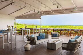 The Singer Oceanfront Resort, Curio Collection by Hilton