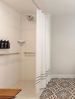 The Singer Oceanfront Resort, Curio Collection by Hilton