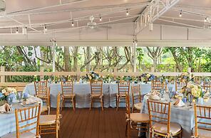 The Singer Oceanfront Resort, Curio Collection by Hilton