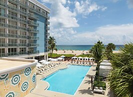 The Singer Oceanfront Resort, Curio Collection by Hilton
