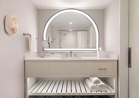 The Singer Oceanfront Resort, Curio Collection by Hilton