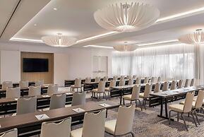 The Singer Oceanfront Resort, Curio Collection by Hilton