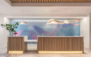 The Singer Oceanfront Resort, Curio Collection by Hilton