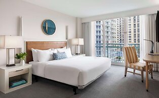 The Singer Oceanfront Resort, Curio Collection by Hilton