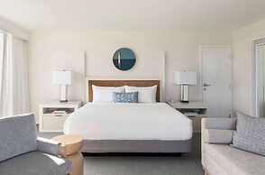 The Singer Oceanfront Resort, Curio Collection by Hilton