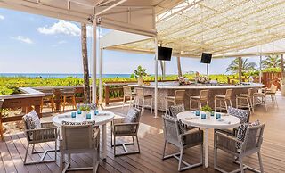 The Singer Oceanfront Resort, Curio Collection by Hilton