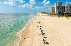 The Singer Oceanfront Resort, Curio Collection by Hilton