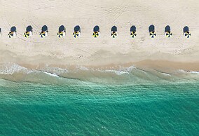 The Singer Oceanfront Resort, Curio Collection by Hilton