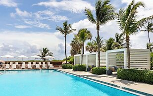The Singer Oceanfront Resort, Curio Collection by Hilton