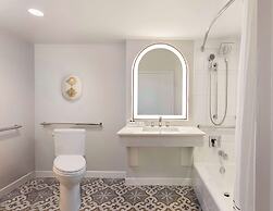 The Singer Oceanfront Resort, Curio Collection by Hilton