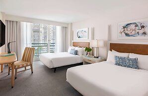 The Singer Oceanfront Resort, Curio Collection by Hilton