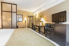 Comfort Suites Downtown