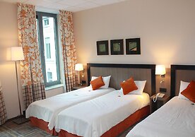 Castel de Pont-à-Lesse Hotel