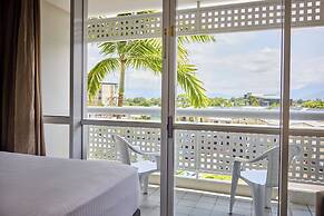 Cairns Harbourside Hotel