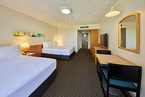 Cairns Harbourside Hotel