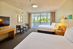 Cairns Harbourside Hotel